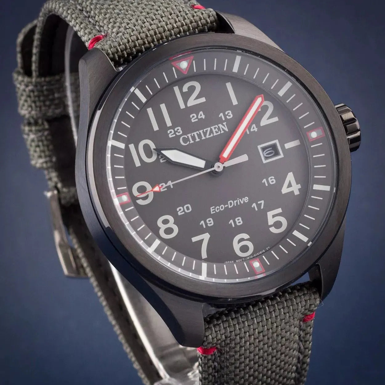 Citizen Eco-Drive AW5005-39H Orologio Uomo - Quarzo, Cassa Acciaio Nero 43mm, Cinturino Nylon Cachi, Datario E Lancette Luminose