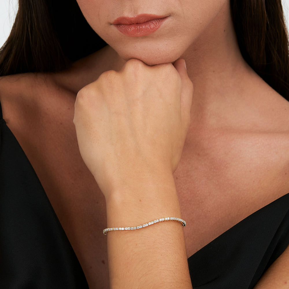 
                  
                    LIVE DIAMOND CLASSIC DIAMOND WOMEN'S BRACELET LDY150151
                  
                