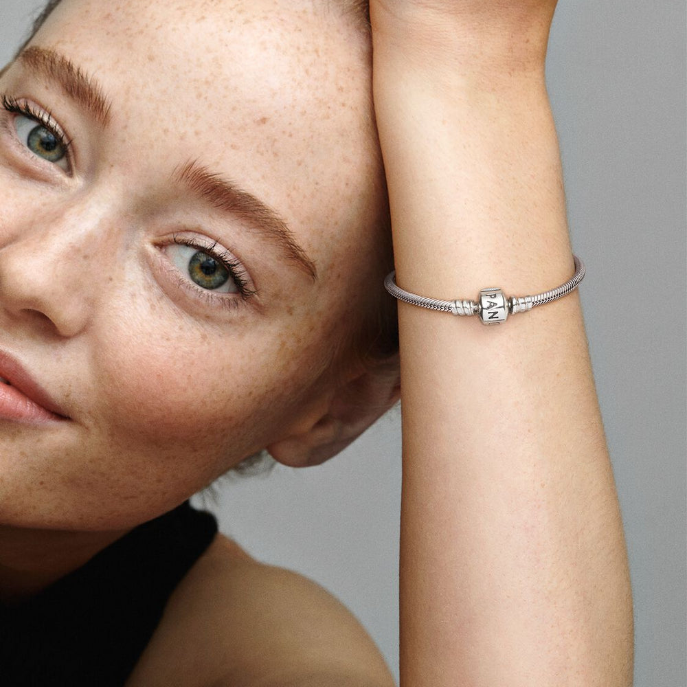 
                  
                    Pandora Moments Barrel Clasp Bracelet 590702HV
                  
                